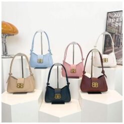 Small shoulder bag for women with zipper closure and adjustable strap – lightweight PU handbag – RedBag BD