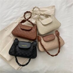 Medium shoulder bag for women with zipper closure – PU handbag – RedBag BD