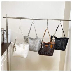 Tote bag for women in Bangladesh with zipper closure from RedBag BD